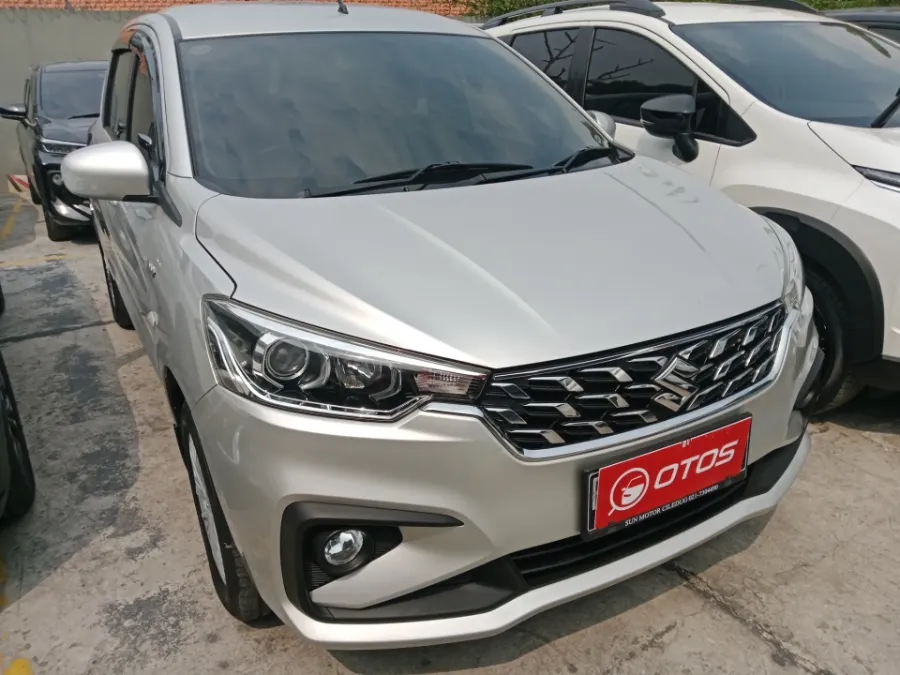 Foto Mobil Bekas Kanan Depan Suzuki Ertiga 1.5 GL tahun 2022