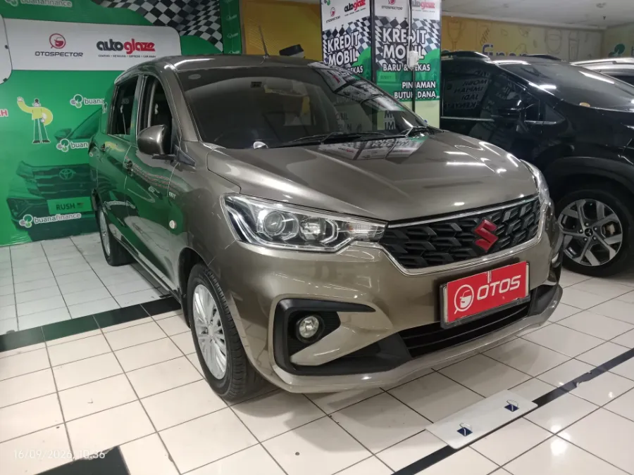 Foto Mobil Bekas Kanan Depan Suzuki Ertiga 1.5 GL tahun 2022