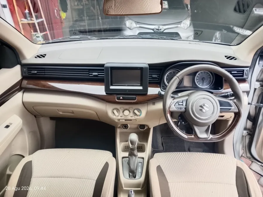 Foto Mobil Bekas Dashboard Suzuki Ertiga 1.5 GX tahun 2018