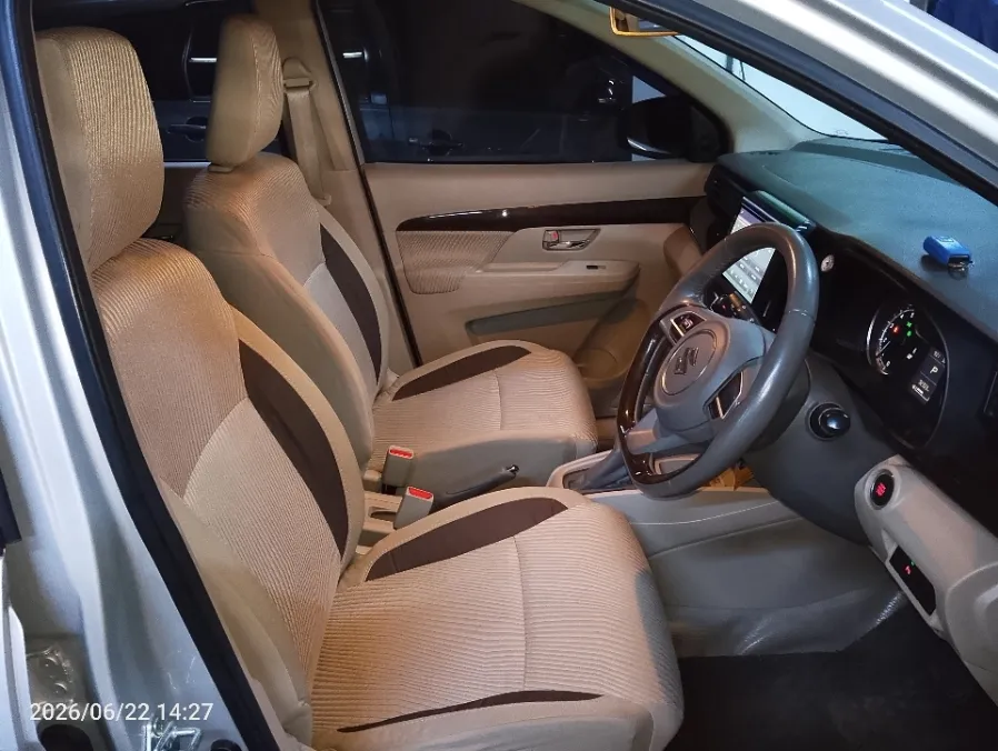 Foto Mobil Bekas Kabin Depan Suzuki Ertiga 1.5 GX tahun 2018