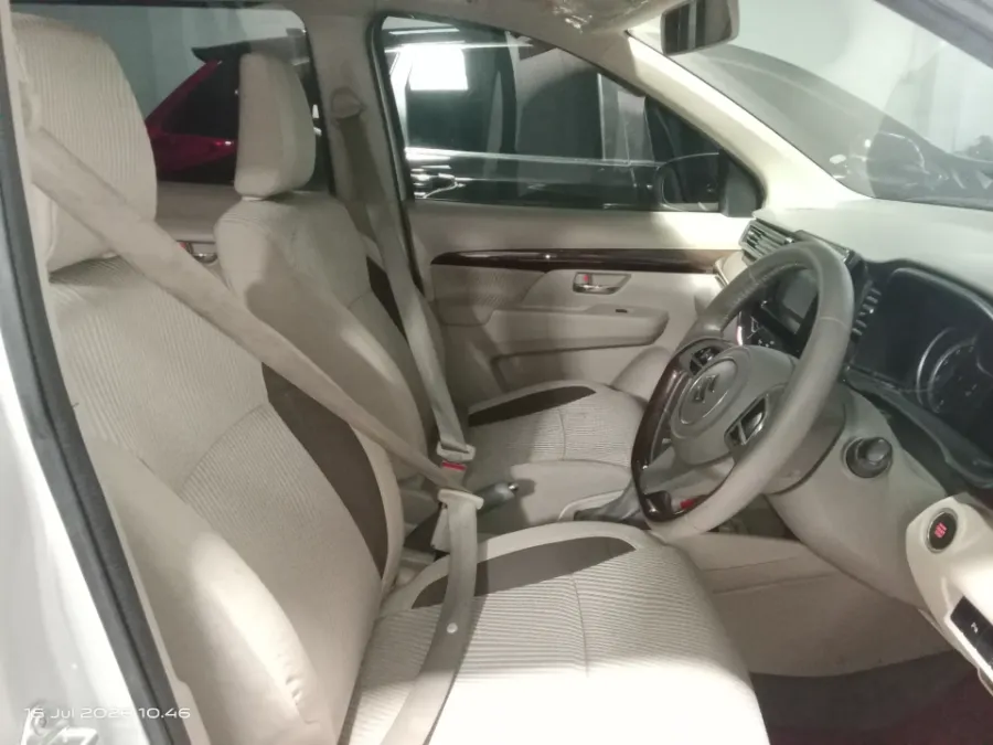 Foto Mobil Bekas Kabin Depan Suzuki Ertiga 1.5 GX tahun 2018