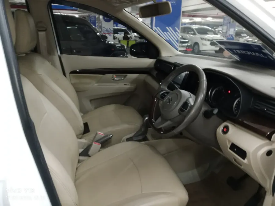 Foto Mobil Bekas Kabin Depan Suzuki Ertiga 1.5 GX tahun 2018