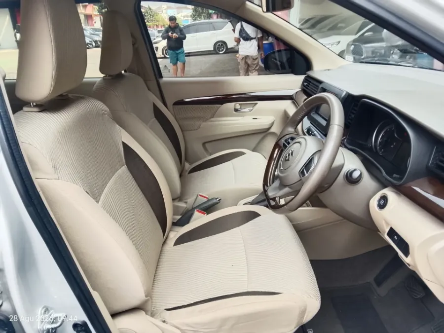 Foto Mobil Bekas Kabin Depan Suzuki Ertiga 1.5 GX tahun 2018