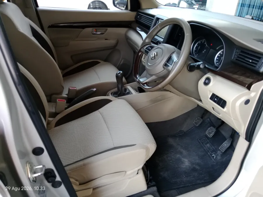 Foto Mobil Bekas Kabin Depan Suzuki Ertiga 1.5 GX tahun 2018
