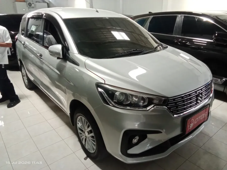 Foto Mobil Bekas Kanan Depan Suzuki Ertiga 1.5 GX tahun 2018