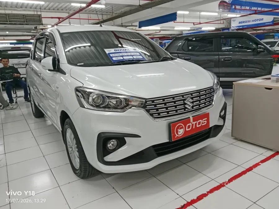 Foto Mobil Bekas Kanan Depan Suzuki Ertiga 1.5 GX tahun 2018