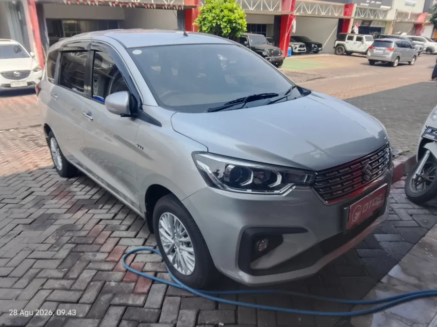 Foto Mobil Bekas Kanan Depan Suzuki Ertiga 1.5 GX tahun 2018