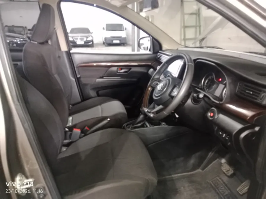 Foto Mobil Bekas Kabin Depan Suzuki Ertiga 1.5 GX tahun 2019
