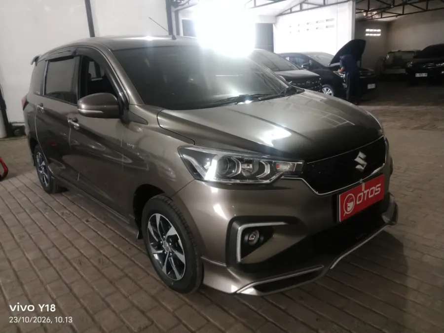 Foto Mobil Bekas Kanan Depan Suzuki Ertiga 1.5 GX tahun 2019