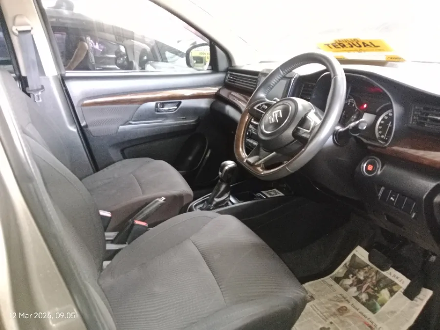 Foto Mobil Bekas Kabin Depan Suzuki Ertiga 1.5 GX tahun 2020