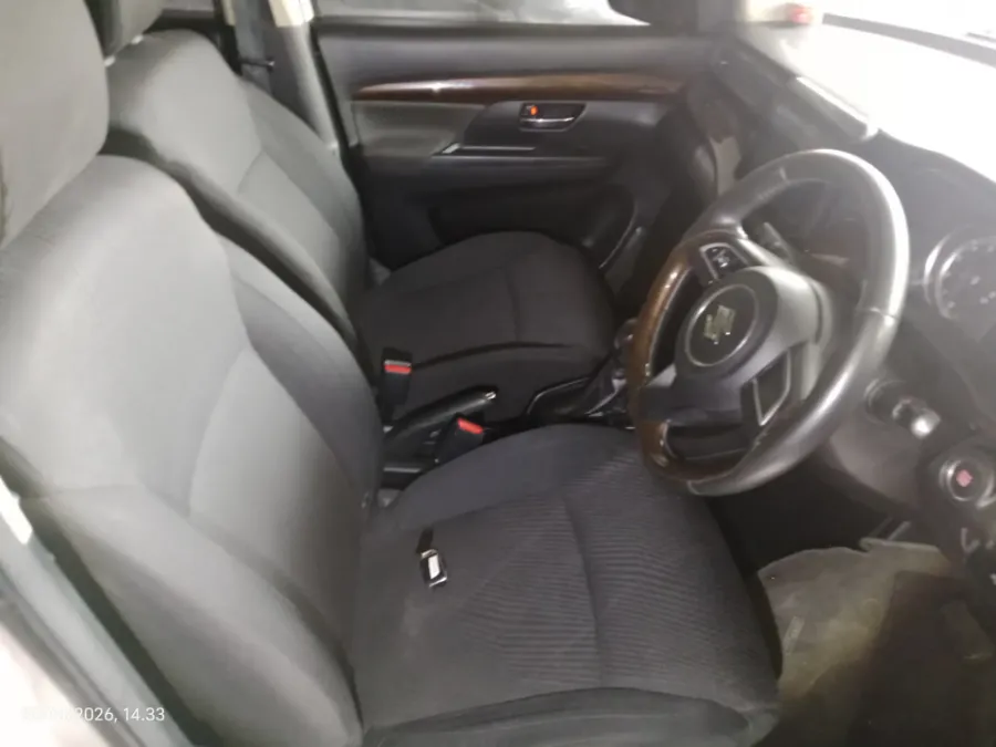 Foto Mobil Bekas Kabin Depan Suzuki Ertiga 1.5 GX tahun 2020