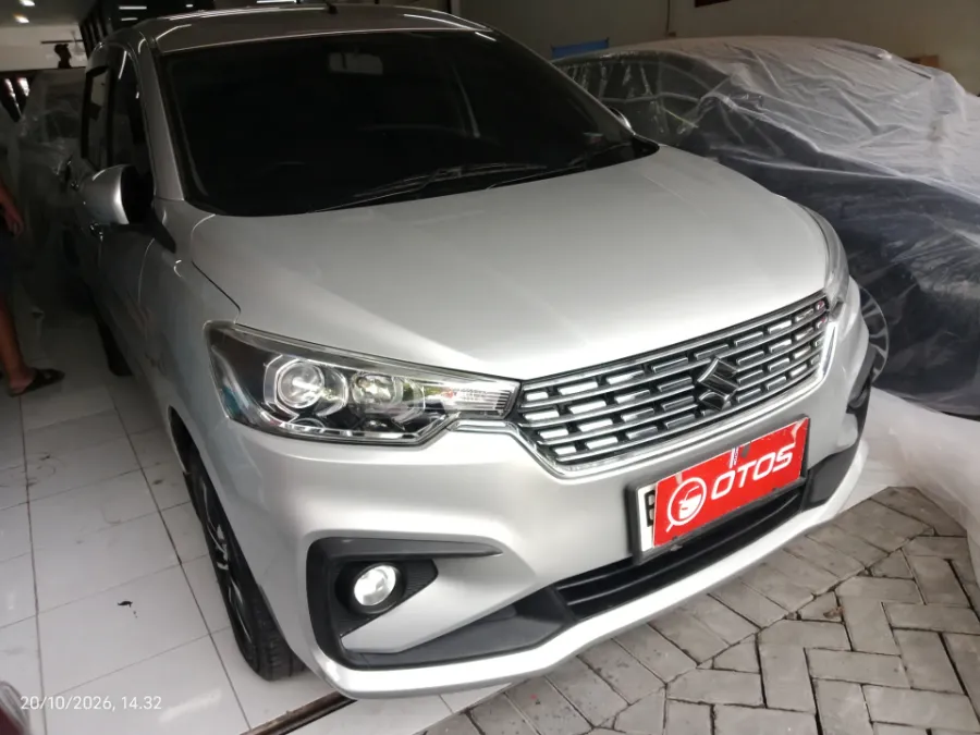 Foto Mobil Bekas Kanan Depan Suzuki Ertiga 1.5 GX tahun 2020