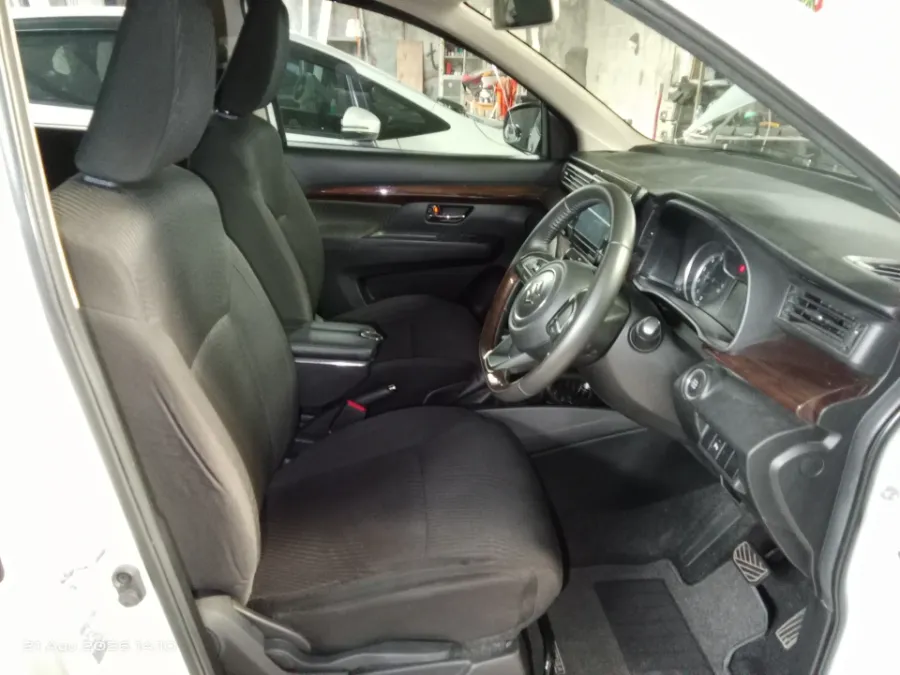 Foto Mobil Bekas Kabin Depan Suzuki Ertiga 1.5 GX tahun 2021