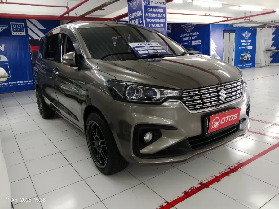 Foto Mobil Bekas Kanan Depan Suzuki Ertiga 1.5 GX tahun 2021