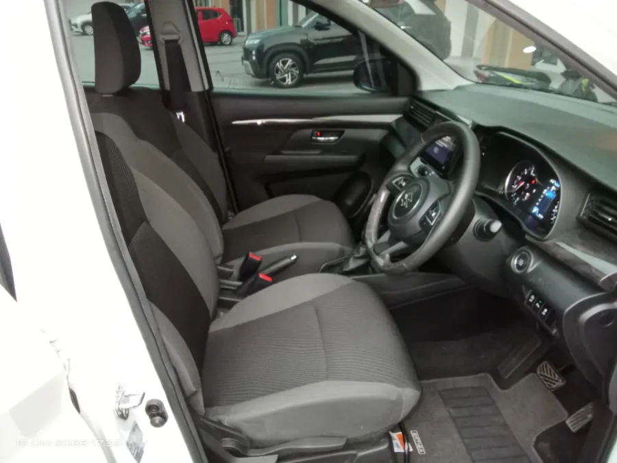 Foto Mobil Bekas Kabin Depan Suzuki Ertiga 1.5 GX tahun 2025