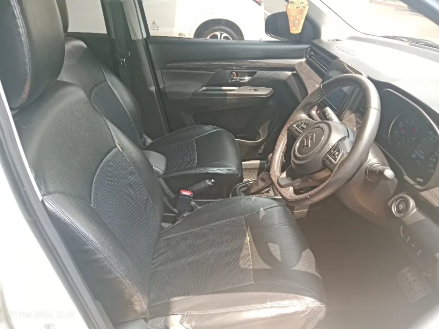 Foto Mobil Bekas Kabin Depan Suzuki Ertiga 1.5 GX Hybrid tahun 2022