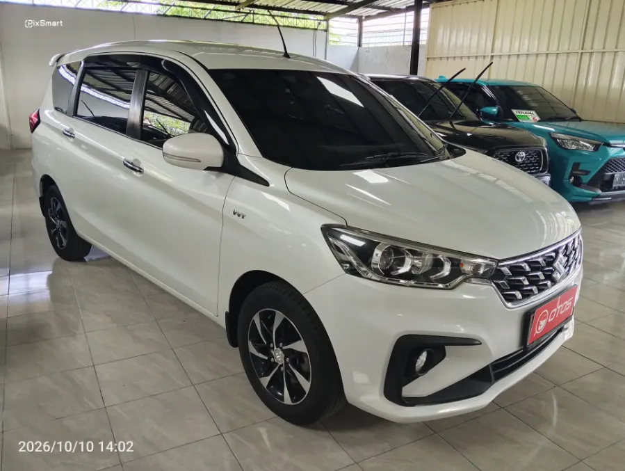 Foto Mobil Bekas Kanan Depan Suzuki Ertiga 1.5 GX Hybrid tahun 2022