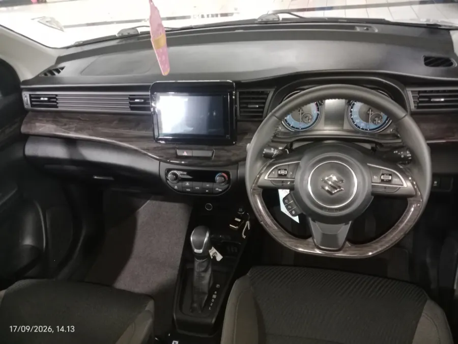 Foto Mobil Bekas Dashboard Suzuki Ertiga 1.5 GX Hybrid tahun 2023