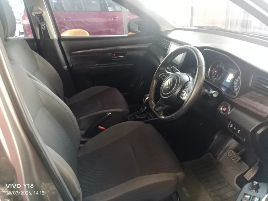 Foto Mobil Bekas Kabin Depan Suzuki Ertiga 1.5 GX Hybrid tahun 2023