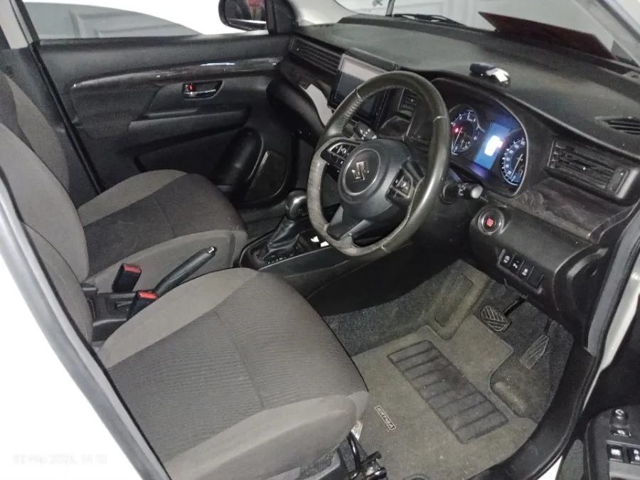Foto Mobil Bekas Kabin Depan Suzuki Ertiga 1.5 GX Hybrid tahun 2023