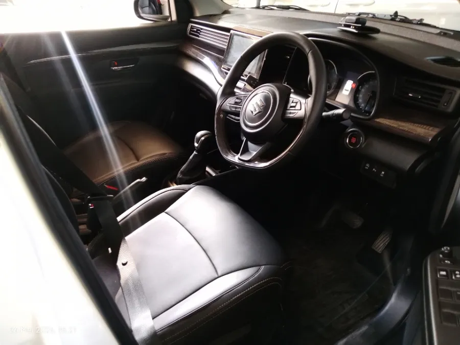 Foto Mobil Bekas Kabin Depan Suzuki Ertiga 1.5 GX Hybrid tahun 2023