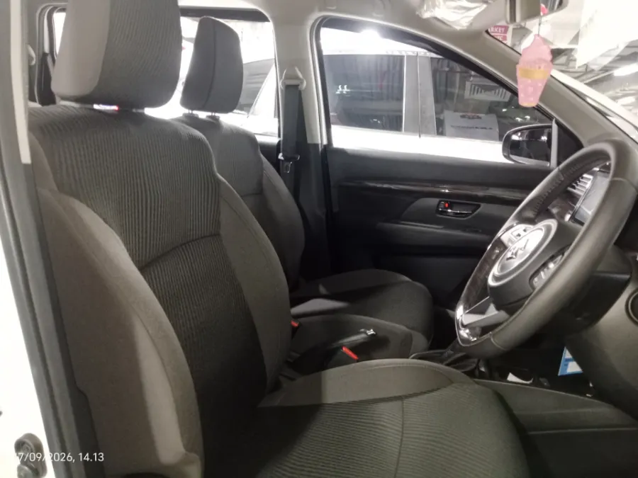 Foto Mobil Bekas Kabin Depan Suzuki Ertiga 1.5 GX Hybrid tahun 2023