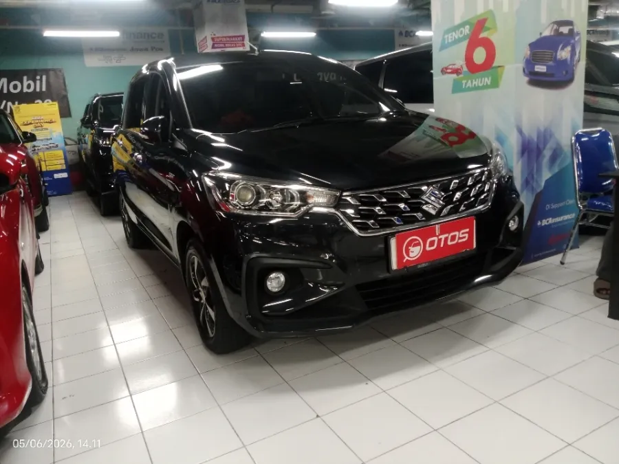 Foto Mobil Bekas Kanan Depan Suzuki Ertiga 1.5 GX Hybrid tahun 2023