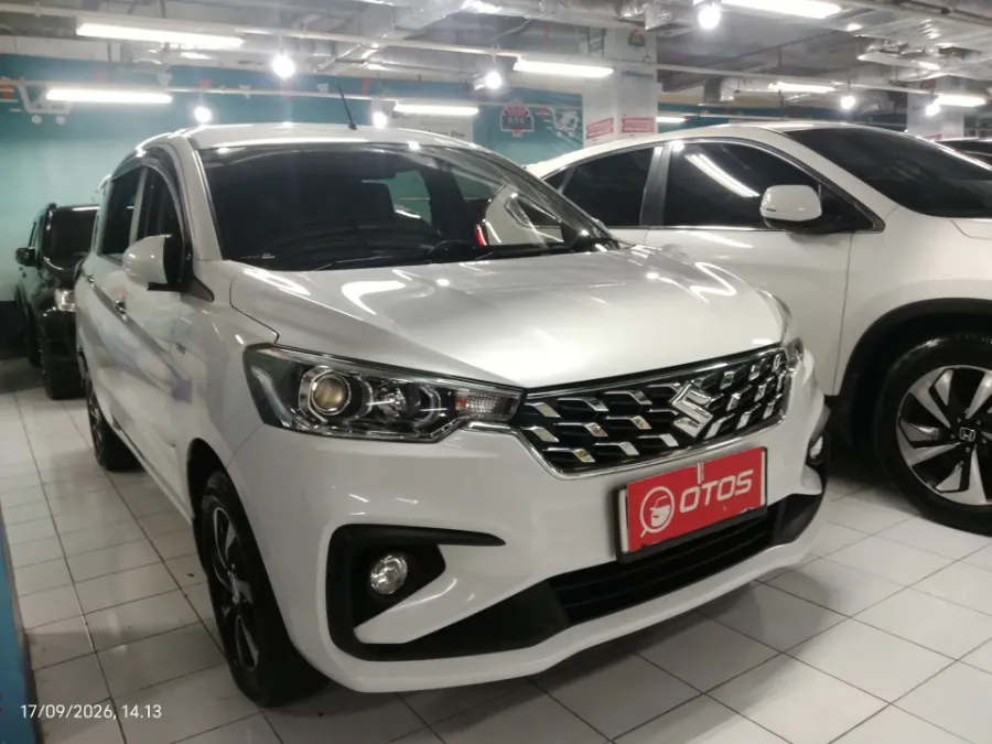 Foto Mobil Bekas Kanan Depan Suzuki Ertiga 1.5 GX Hybrid tahun 2023