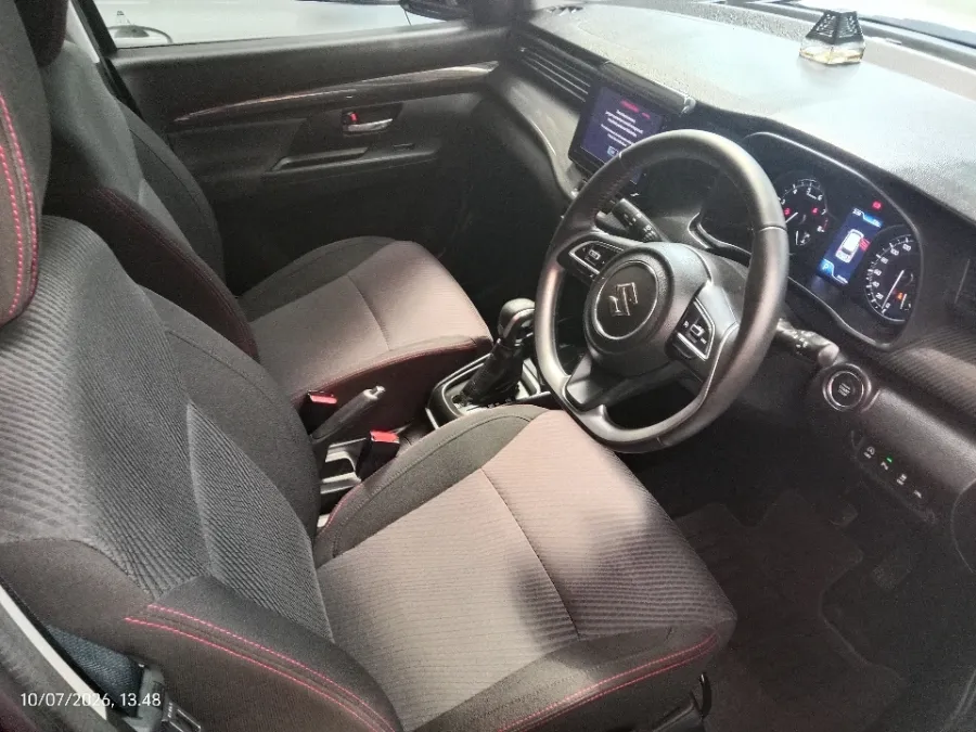 Foto Mobil Bekas Kabin Depan Suzuki Ertiga 1.5 GX Hybrid tahun 2024