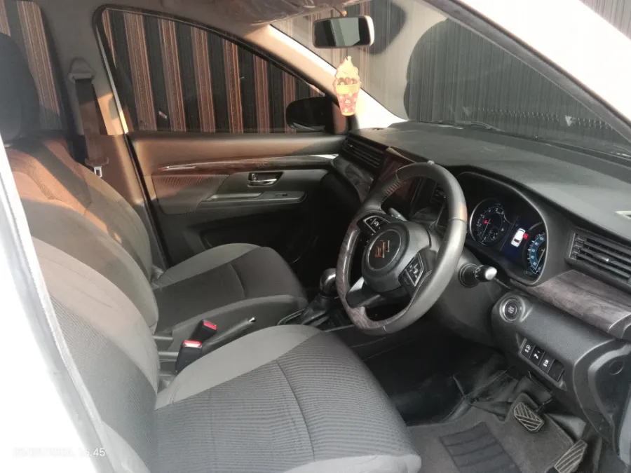 Foto Mobil Bekas Kabin Depan Suzuki Ertiga 1.5 GX Hybrid tahun 2024