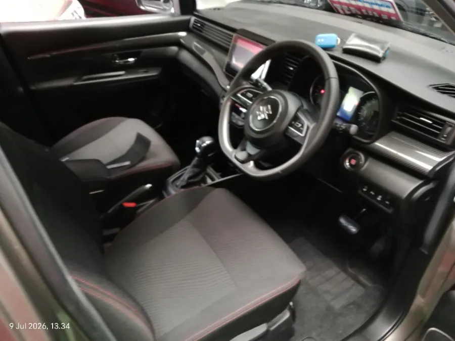 Foto Mobil Bekas Kabin Depan Suzuki Ertiga 1.5 Sport tahun 2022