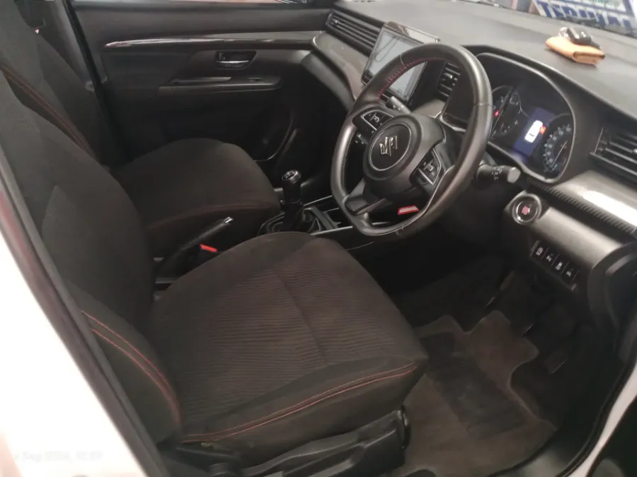Foto Mobil Bekas Kabin Depan Suzuki Ertiga 1.5 Sport tahun 2022