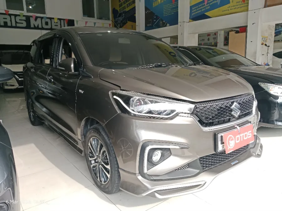 Foto Mobil Bekas Kanan Depan Suzuki Ertiga 1.5 Sport Hybrid tahun 2022
