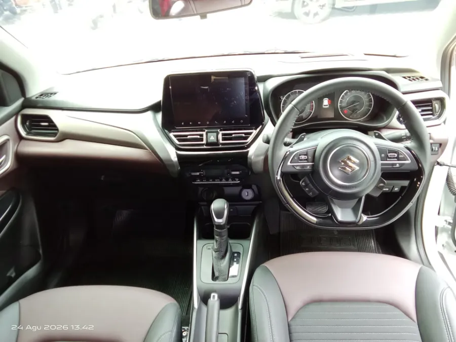 Foto Mobil Bekas Dashboard Suzuki Fronx 1.5 GL tahun 2025