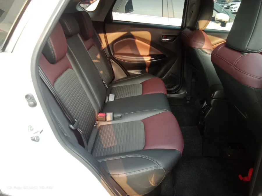 Foto Mobil Bekas Kabin Belakang Suzuki Fronx 1.5 GL tahun 2025