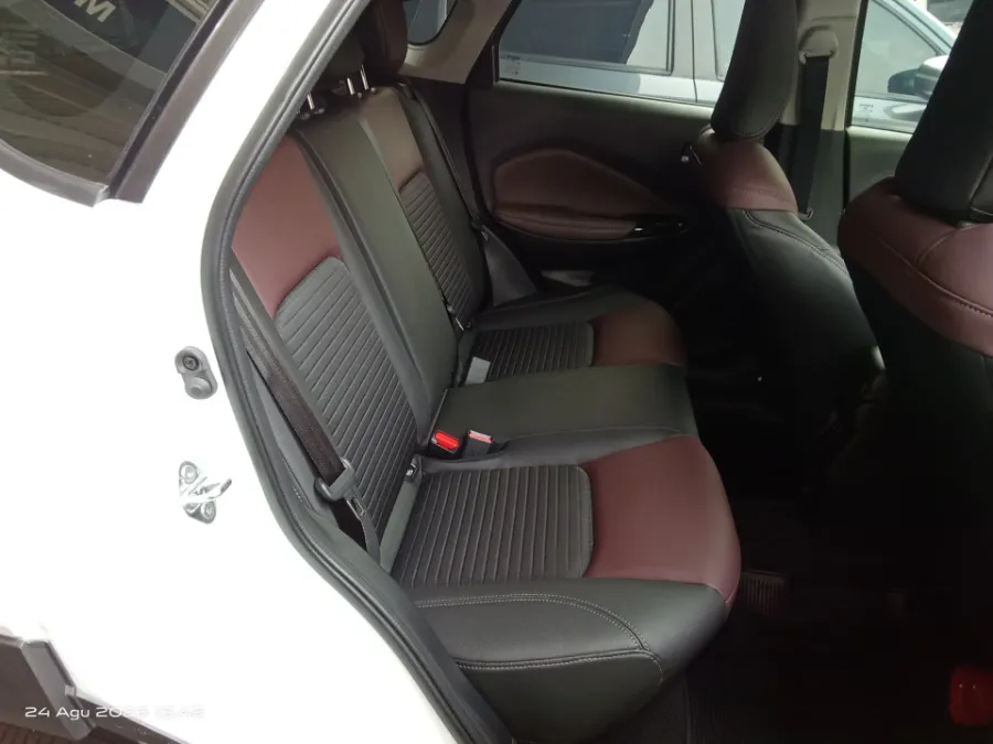 Foto Mobil Bekas Kabin Belakang Suzuki Fronx 1.5 GL tahun 2025