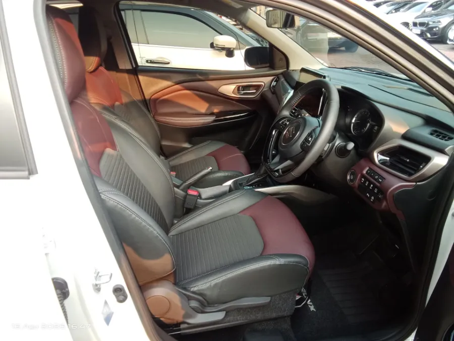 Foto Mobil Bekas Kabin Depan Suzuki Fronx 1.5 GL tahun 2025