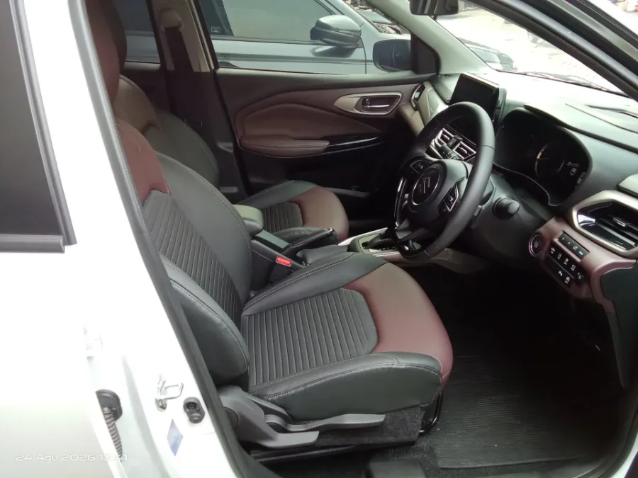 Foto Mobil Bekas Kabin Depan Suzuki Fronx 1.5 GL tahun 2025