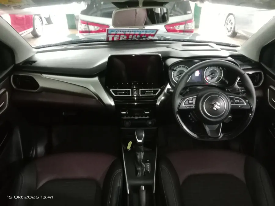 Foto Mobil Bekas Dashboard Suzuki Fronx 1.5 SGX Hybrid tahun 2025