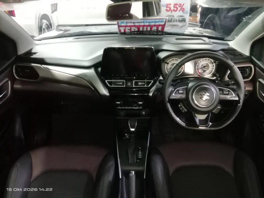 Foto Mobil Bekas Dashboard Suzuki Fronx 1.5 SGX Hybrid tahun 2025