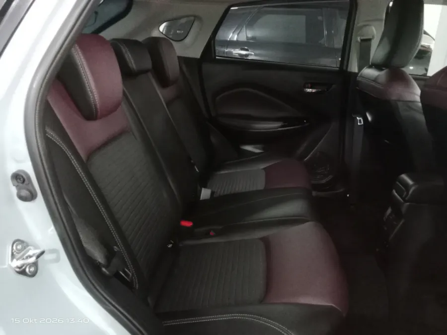 Foto Mobil Bekas Kabin Belakang Suzuki Fronx 1.5 SGX Hybrid tahun 2025