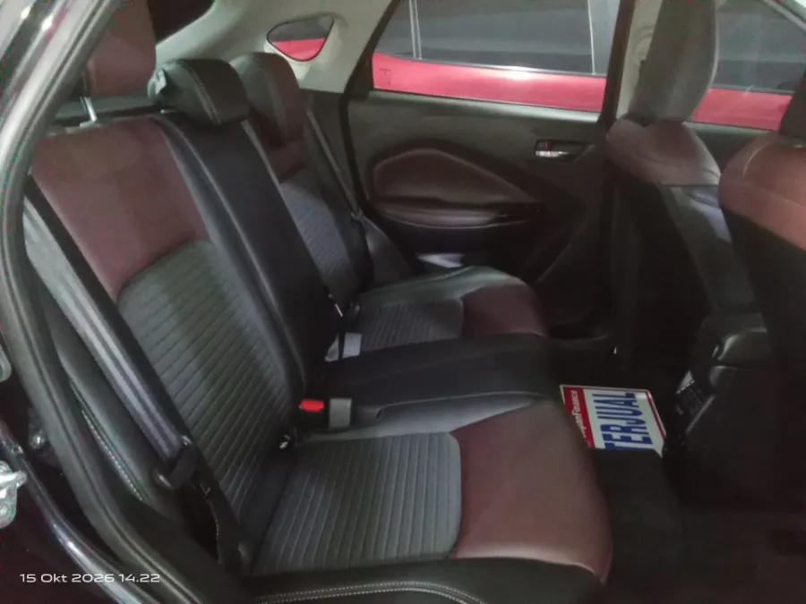 Foto Mobil Bekas Kabin Belakang Suzuki Fronx 1.5 SGX Hybrid tahun 2025