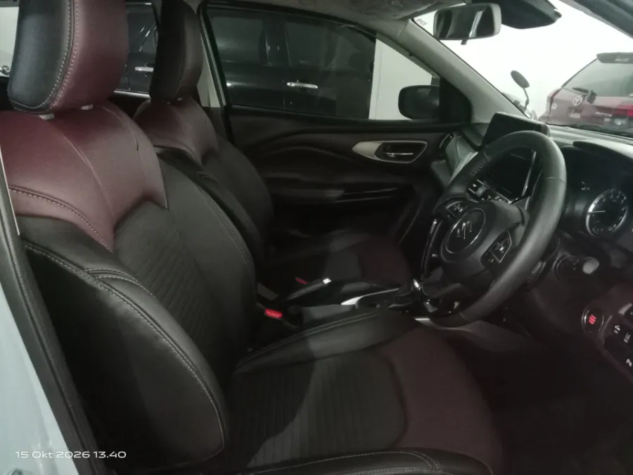 Foto Mobil Bekas Kabin Depan Suzuki Fronx 1.5 SGX Hybrid tahun 2025
