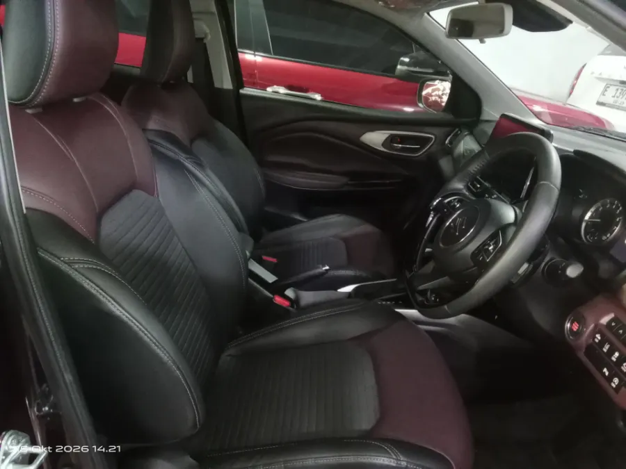 Foto Mobil Bekas Kabin Depan Suzuki Fronx 1.5 SGX Hybrid tahun 2025