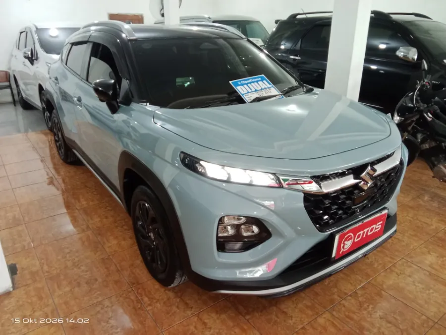 Foto Mobil Bekas Kanan Depan Suzuki Fronx 1.5 SGX Hybrid tahun 2025