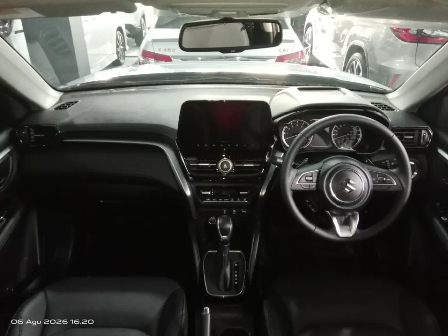 Foto Mobil Bekas Dashboard Suzuki Grand Vitara 1.5 GX Hybrid tahun 2023
