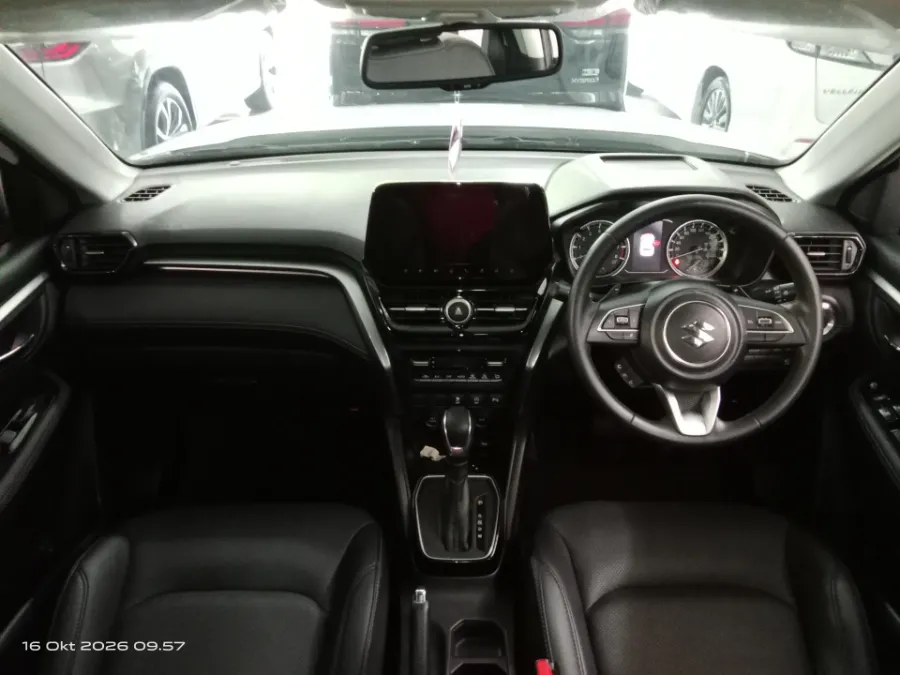 Foto Mobil Bekas Dashboard Suzuki Grand Vitara 1.5 GX Hybrid tahun 2023