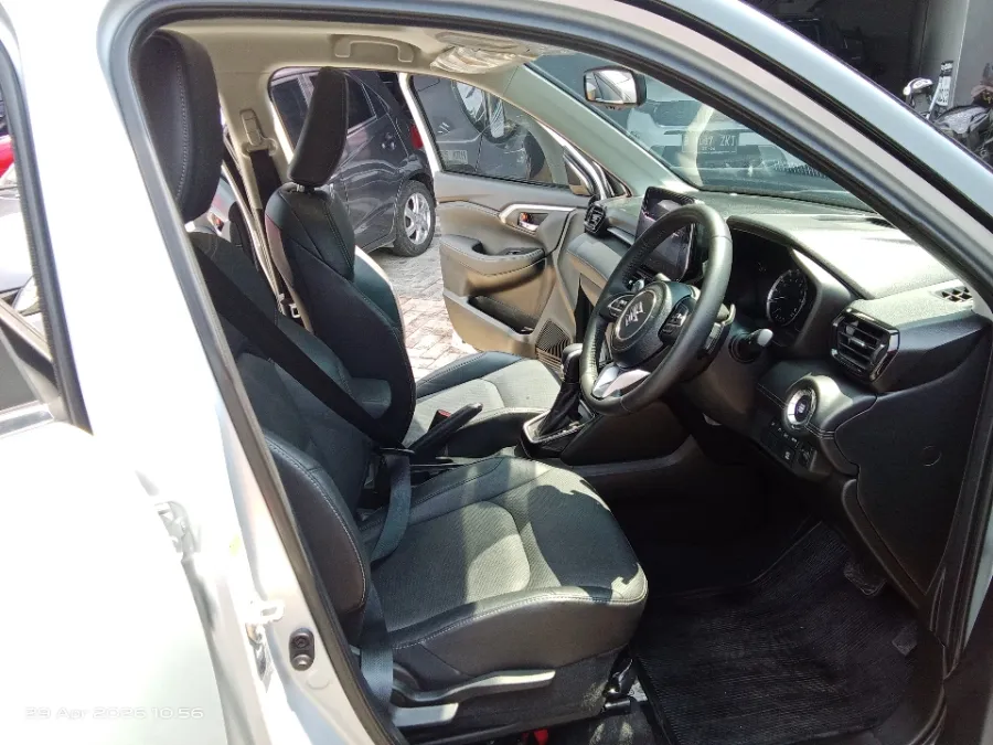 Foto Mobil Bekas Kabin Depan Suzuki Grand Vitara 1.5 GX Hybrid tahun 2023