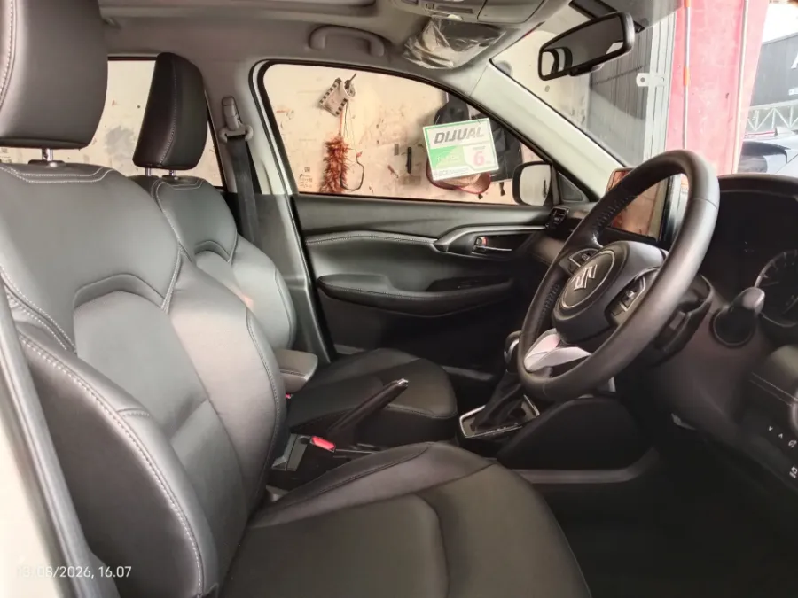Foto Mobil Bekas Kabin Depan Suzuki Grand Vitara 1.5 GX Hybrid tahun 2023
