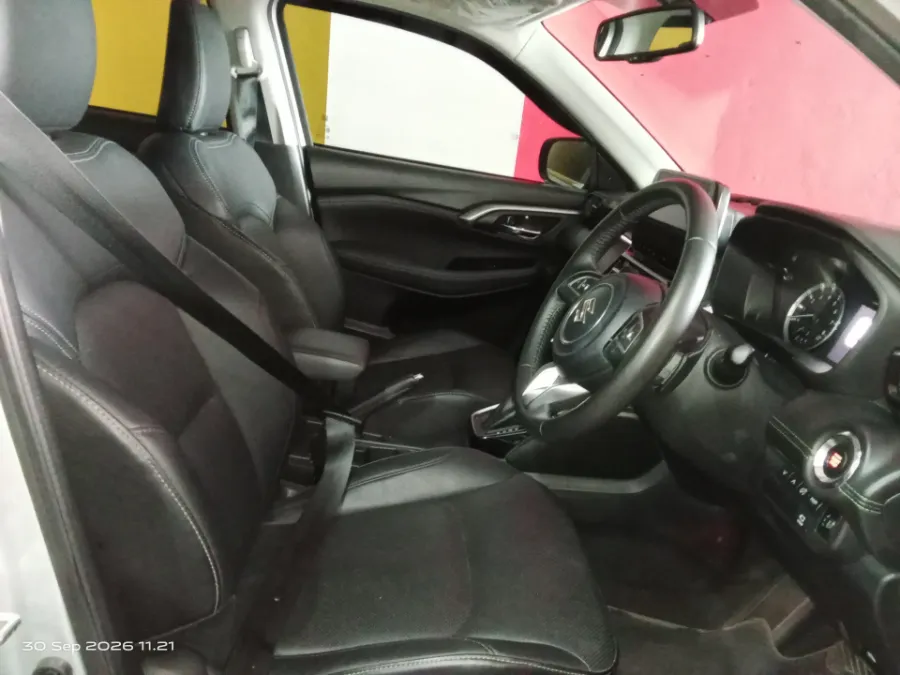 Foto Mobil Bekas Kabin Depan Suzuki Grand Vitara 1.5 GX Hybrid tahun 2023